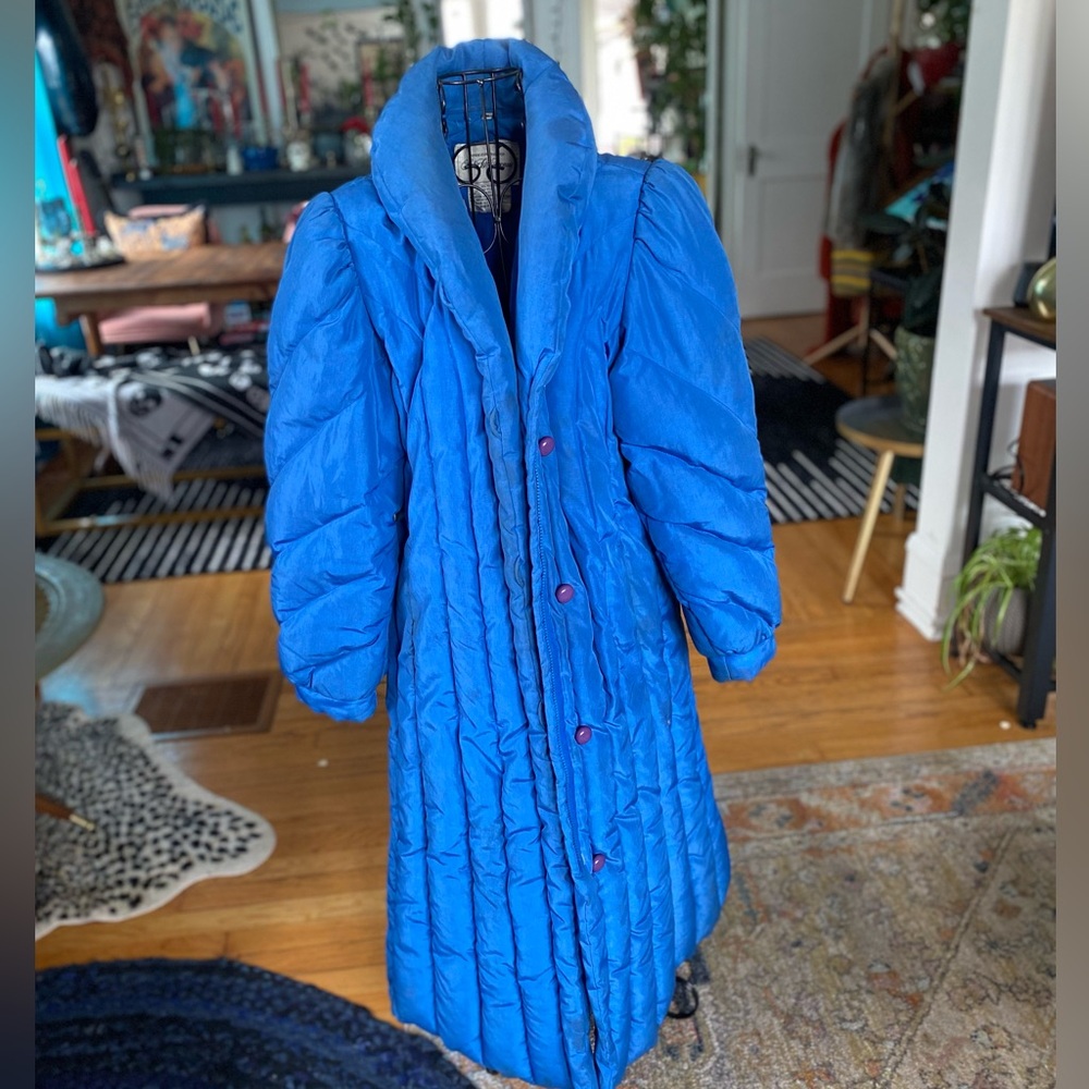 Saks Fifth Avenue vintage 1980’s maxi puffer coat size medium.